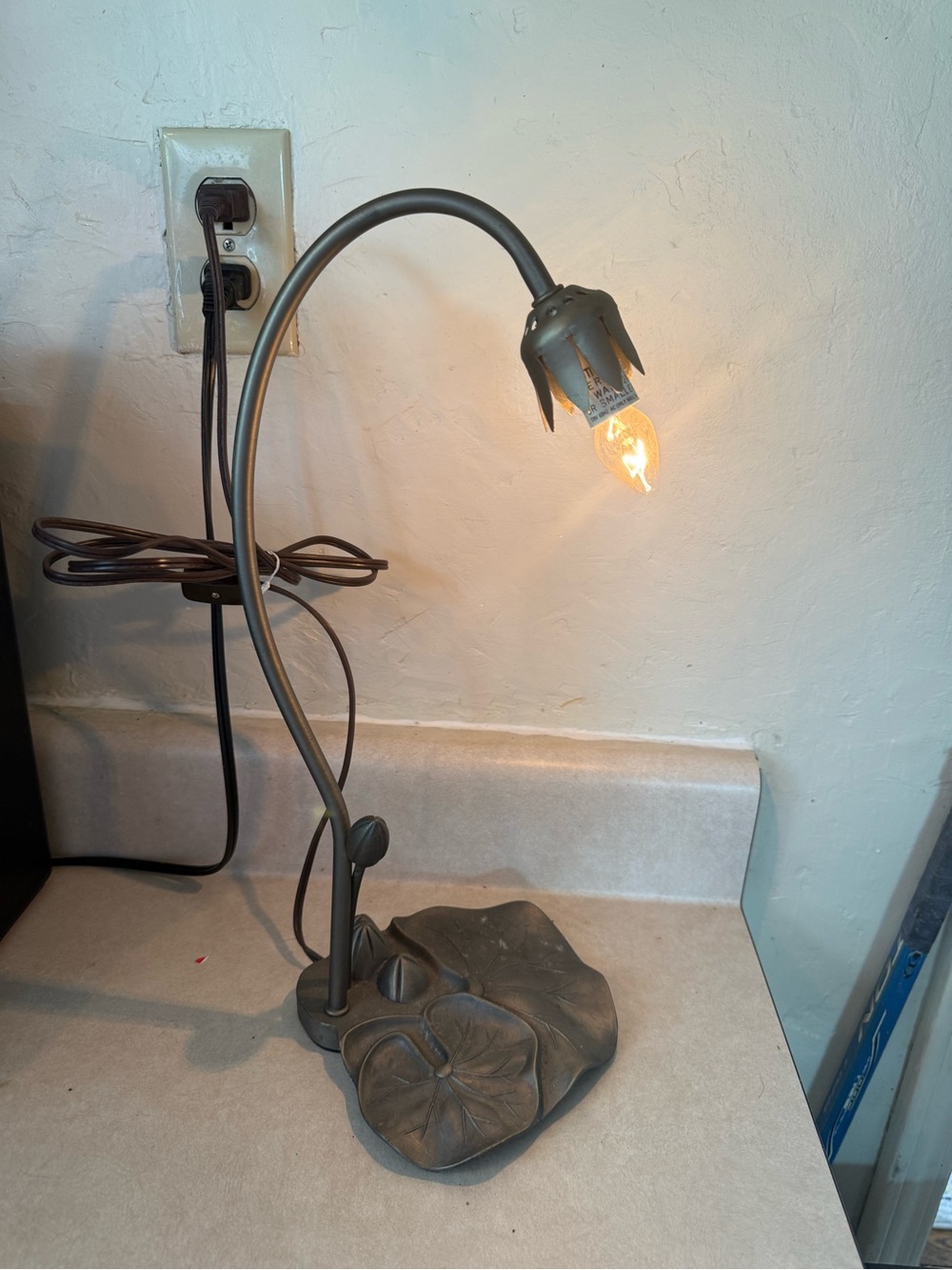 Vintage-Style Lily Pad Accent Lamp in Dark silver base only